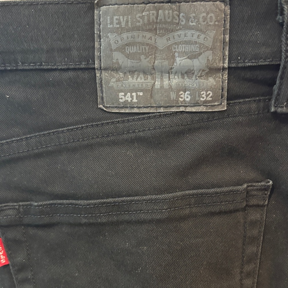 Levi's Men's Dark Black Relaxed Jeans